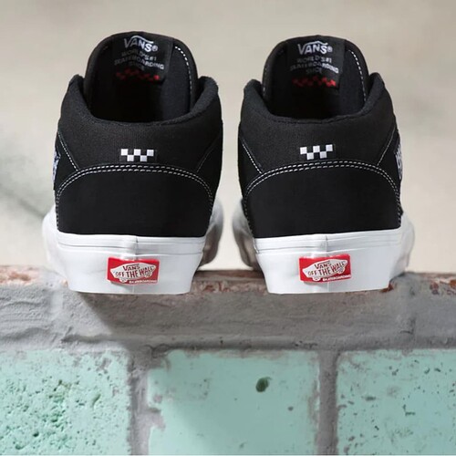 SHOES_PAVEMENT4_77ee71ce-d482-4a96-b98f-42072ba393ac_1024x1024