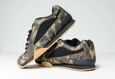 150379486-londonm-inglaterra-05-05-2020-zapatos-de-skate-camuflados-dvs-jason-dill-2-sp-muy-raros
